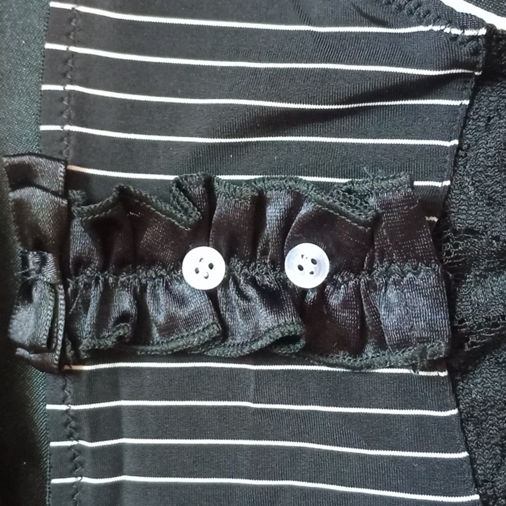 Black thong panty - Picture 2 of 5